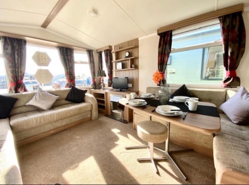 Swift Loire Hotel Jaywick Sands Bagian luar foto