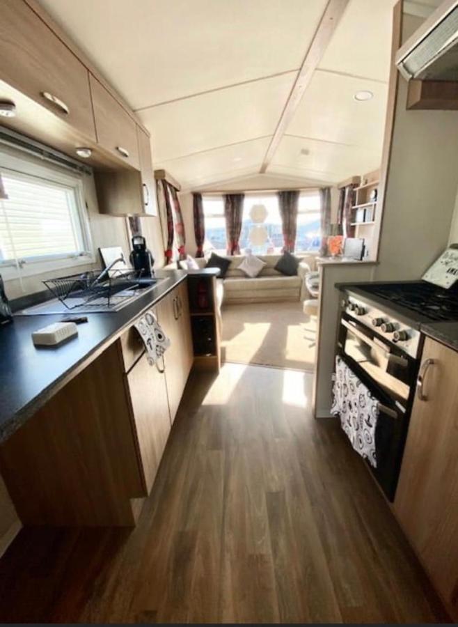 Swift Loire Hotel Jaywick Sands Bagian luar foto