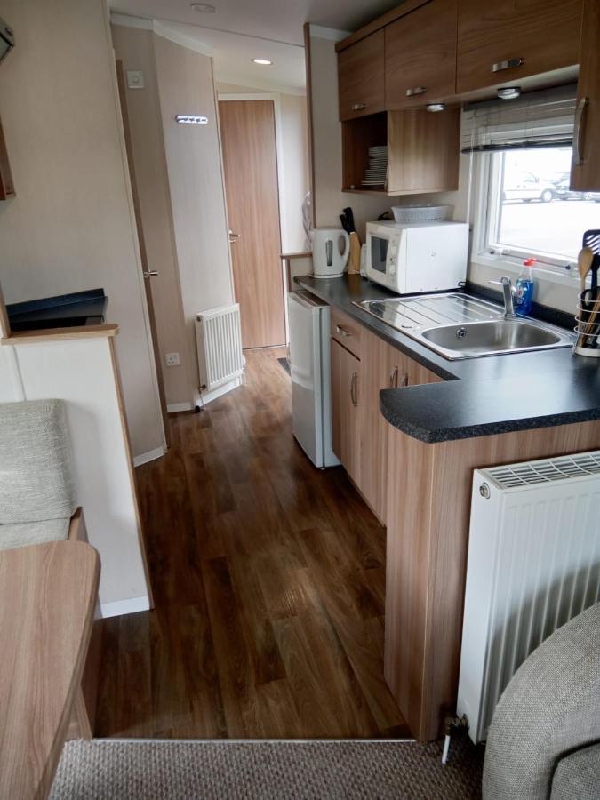 Swift Loire Hotel Jaywick Sands Bagian luar foto